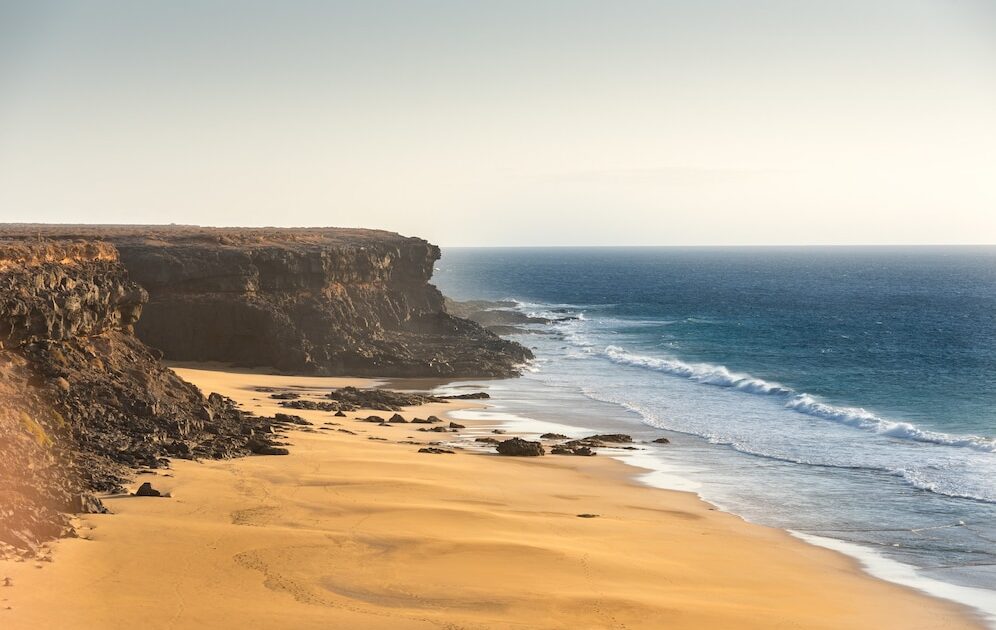 Fuerteventura guida la crescita del turismo alle Canarie