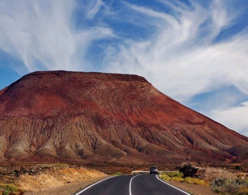 Montaña Roja, un cono vulcanico di sfumature rossastre